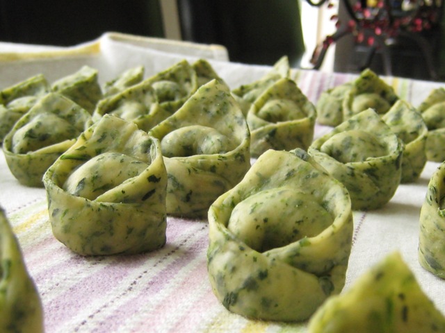 Green Tortellini with Meat and Ricotta Stuffing – Pomodori e Vino